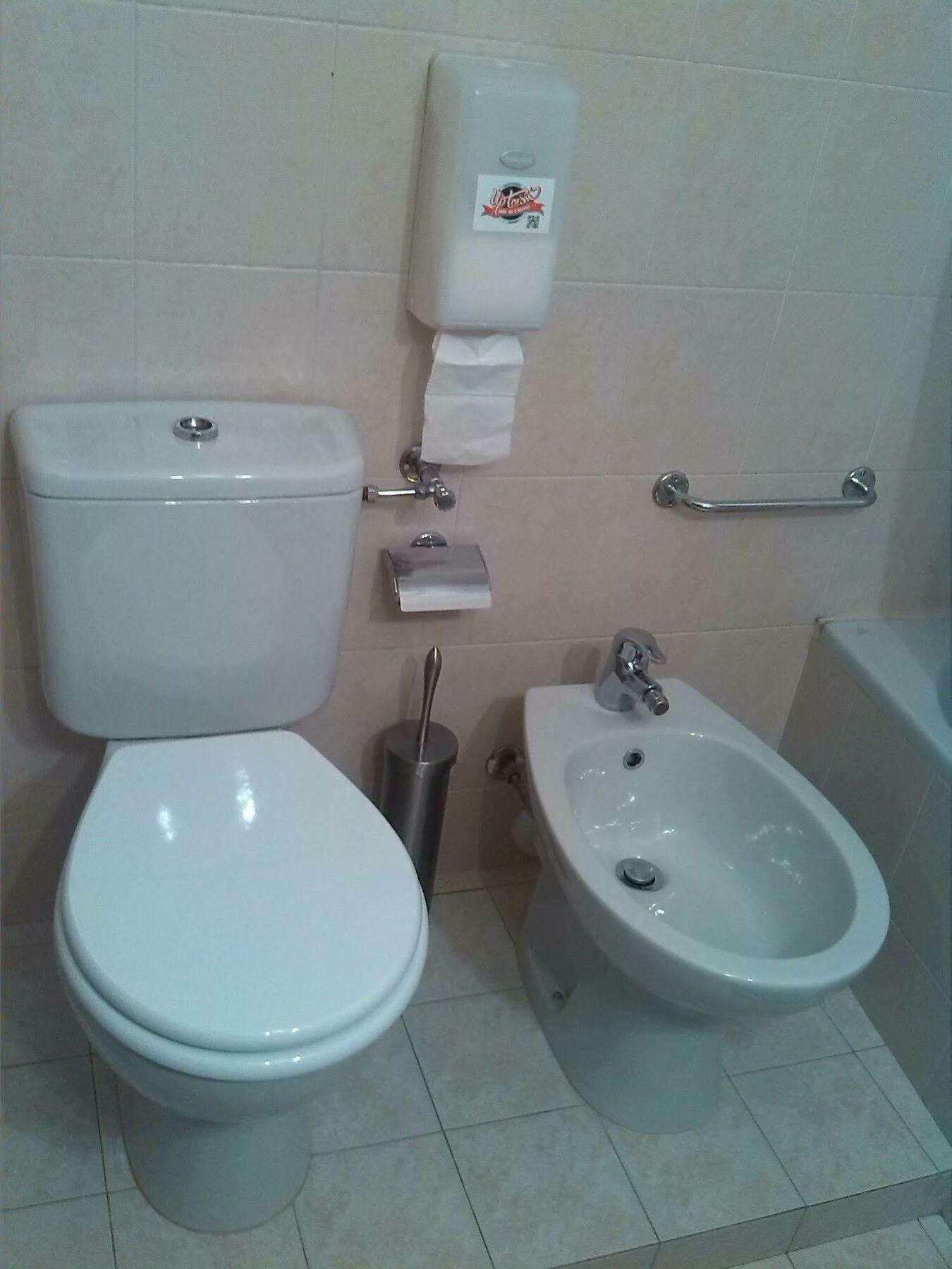 Uptown B'N'B Hotel Бергамо Екстериор снимка