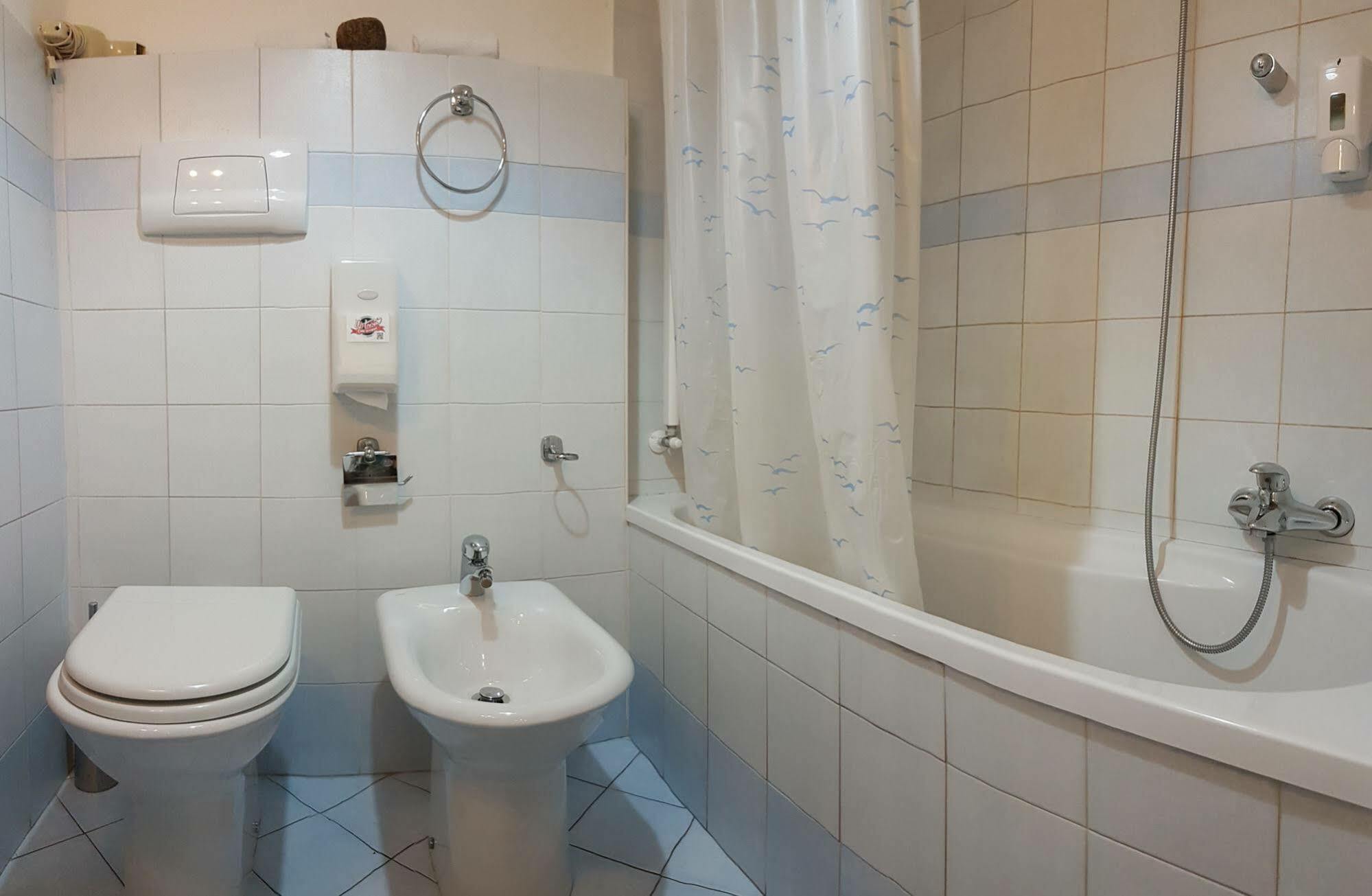 Uptown B'N'B Hotel Бергамо Екстериор снимка